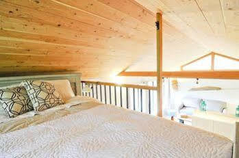 Nectar Yoga B&B On Bowen Island Horseshoe Bay Bagian luar foto